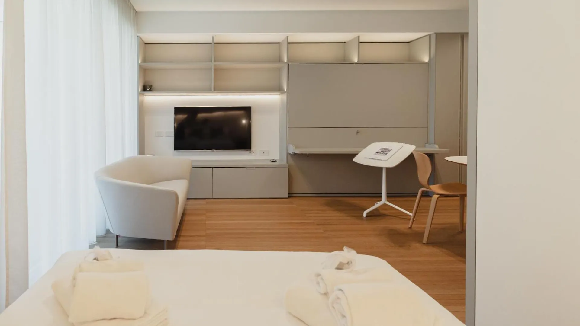 Gohost - Stylish Apartment 10 Min From Central Station Milano